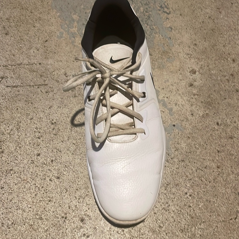 Nike spiked golf shoes